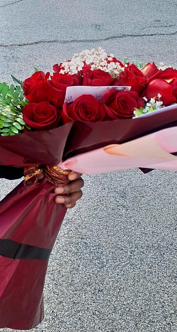 Hearts on a String A Dozen Roses Wrapped
