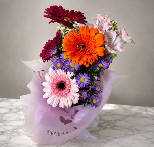 Fresh Flower Delivery Cincinnati bouquet with handcrafted blooms.