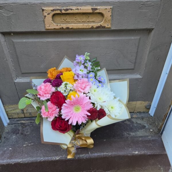 Je Taime Standing Bouquet