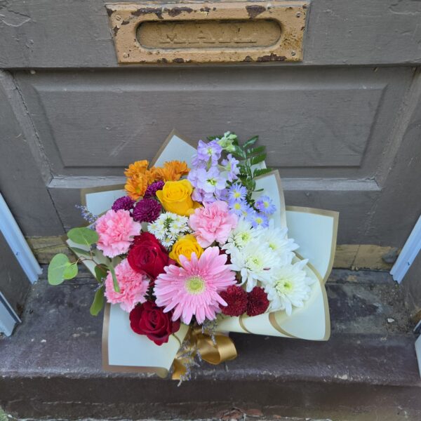 Je Taime Standing Bouquet